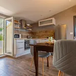Lean Apartment *