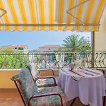 Lean Apartment Makarska