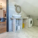 Apartment Lean *