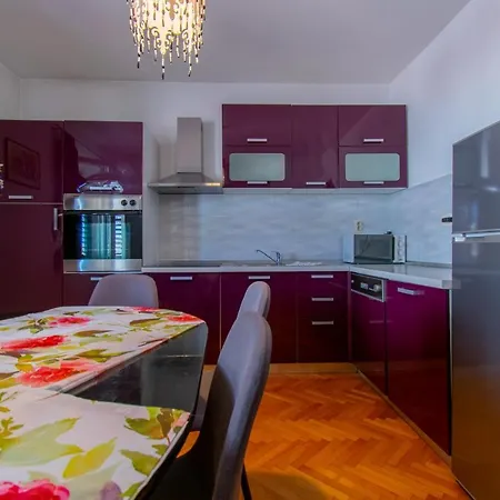 Apartment Lean